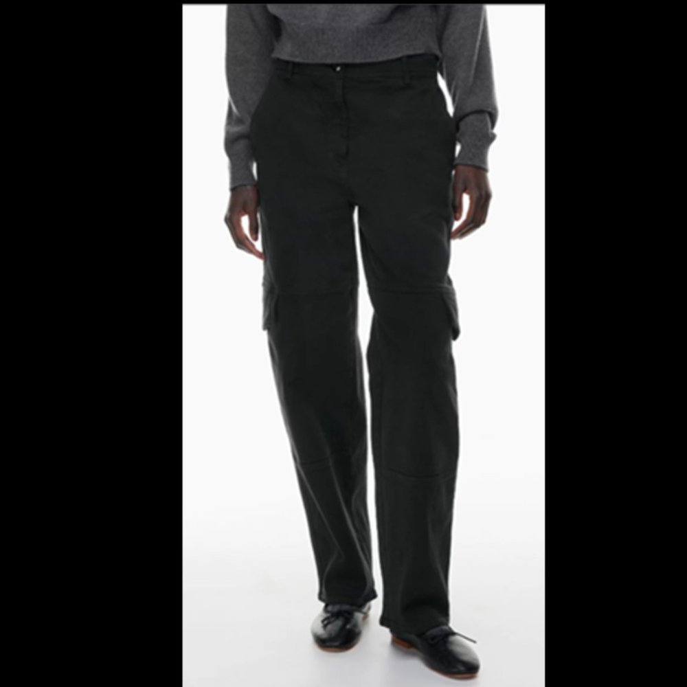 Women's Aritzia Wilfred Black Maeve Cargo Pants - Size 8